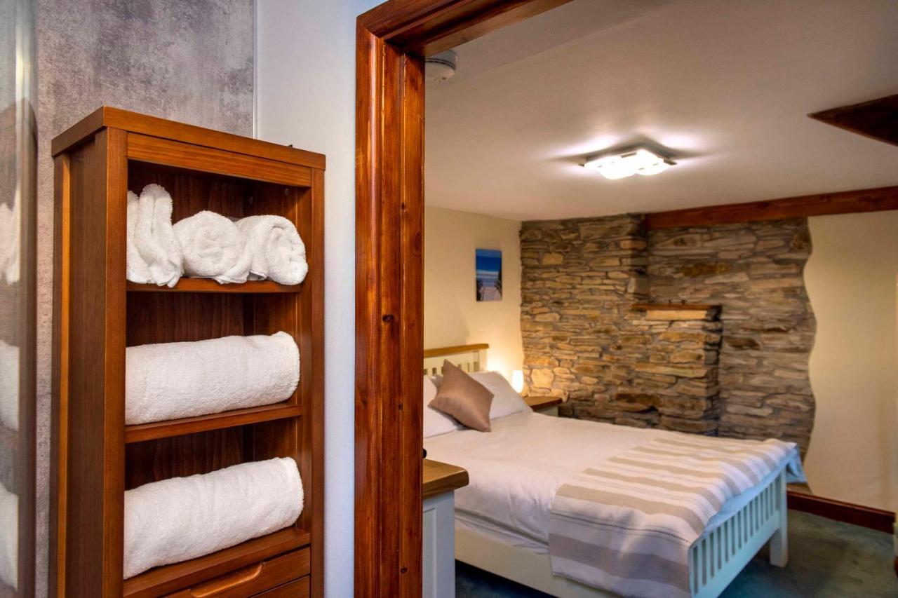 The White Cottage B&B Saint Teath Esterno foto