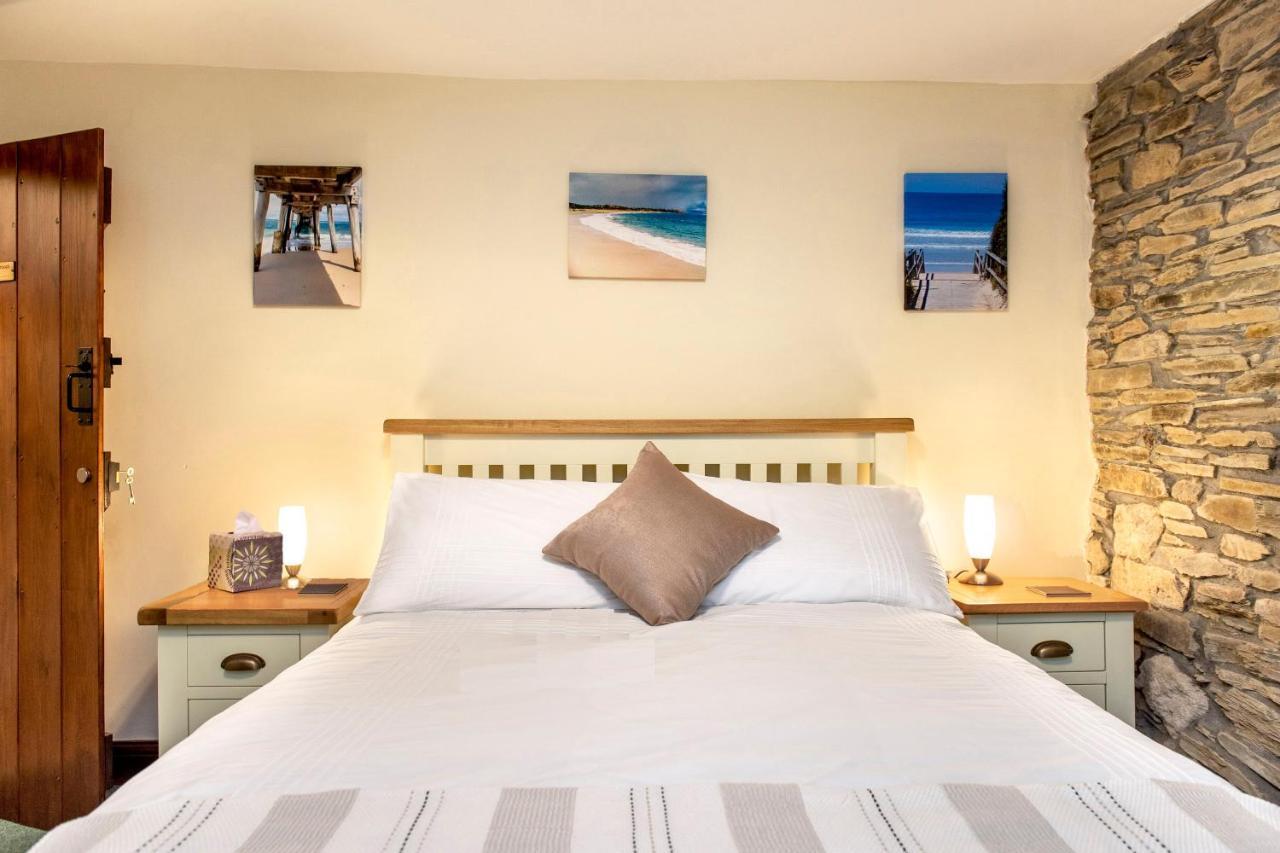 The White Cottage B&B Saint Teath Esterno foto