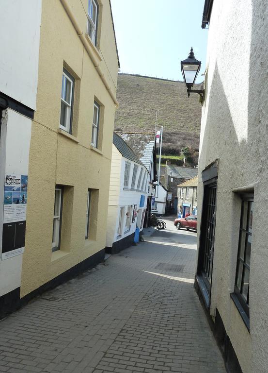 The White Cottage B&B Saint Teath Esterno foto