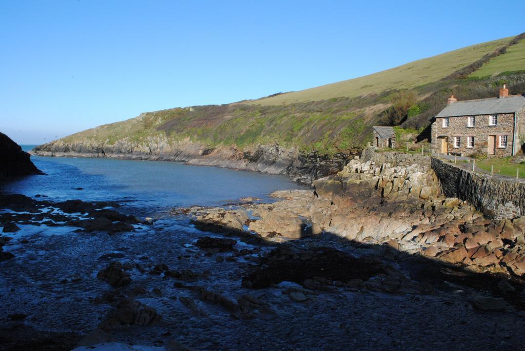 The White Cottage B&B Saint Teath Esterno foto